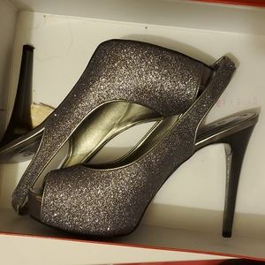 Guess high heel shoes